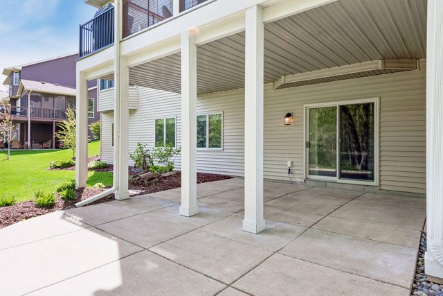 1800 Carriage Drive, Victoria, MN 55386