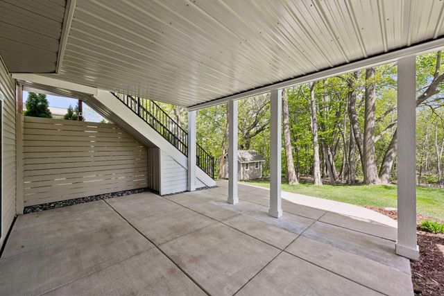 1800 Carriage Drive, Victoria, MN 55386