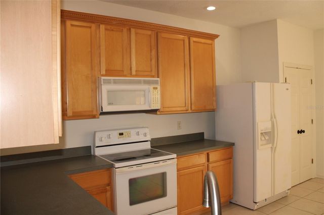 3429 PARKRIDGE CIRCLE 19-103, Sarasota, FL 34243