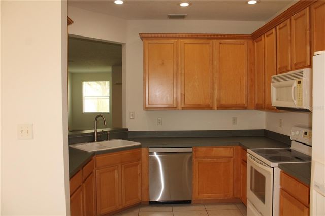 3429 PARKRIDGE CIRCLE 19-103, Sarasota, FL 34243