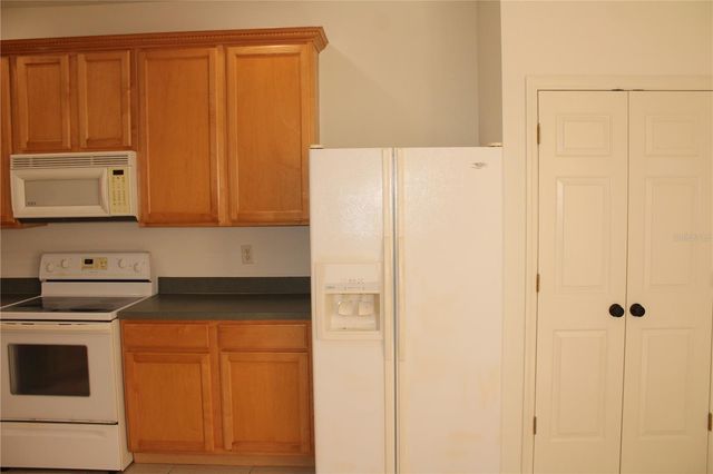 3429 PARKRIDGE CIRCLE 19-103, Sarasota, FL 34243