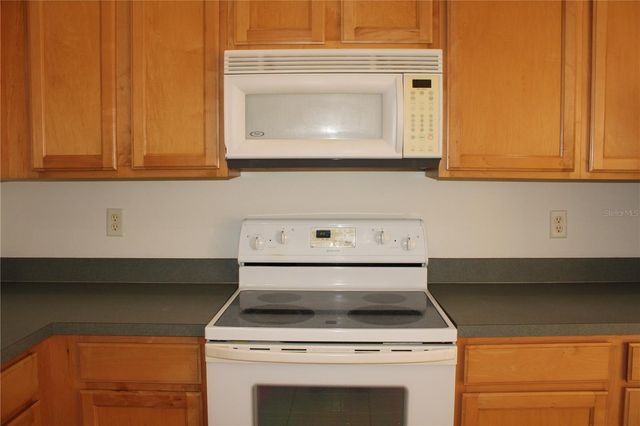3429 PARKRIDGE CIRCLE 19-103, Sarasota, FL 34243
