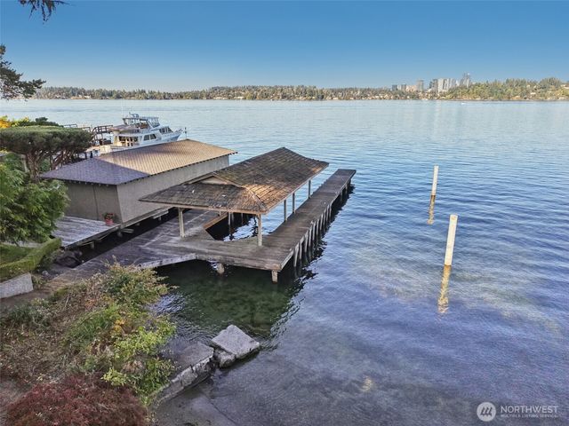 7220 North Mercer Way, Mercer Island, WA 98040