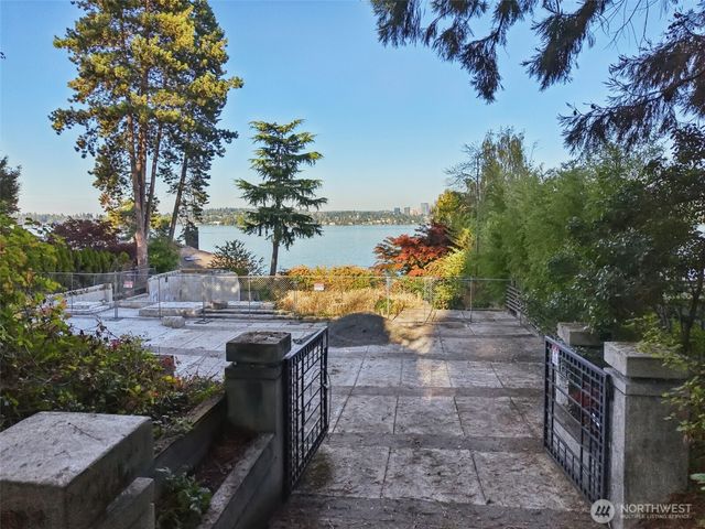 7220 North Mercer Way, Mercer Island, WA 98040