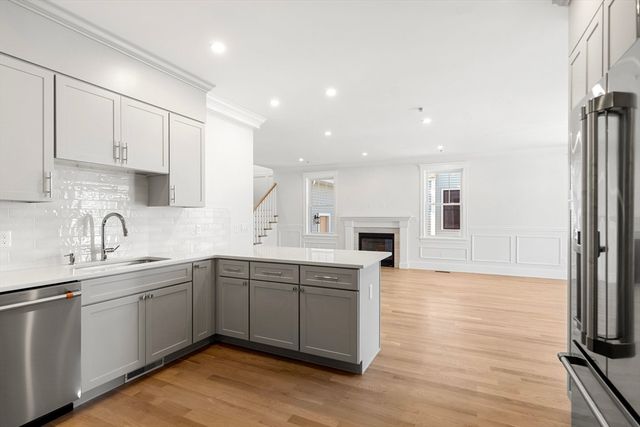 24 Fellows Rd 3, Ipswich, MA 01938