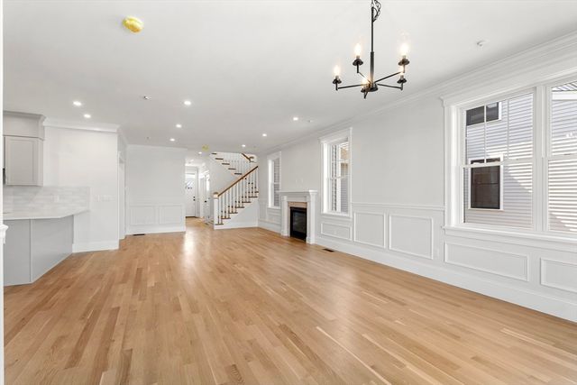 24 Fellows Rd 3, Ipswich, MA 01938