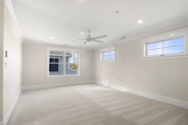 24 Fellows Rd 3, Ipswich, MA 01938