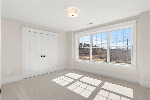 24 Fellows Rd 3, Ipswich, MA 01938