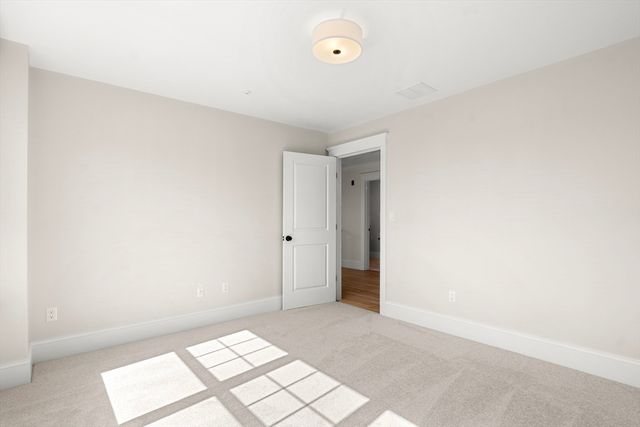 24 Fellows Rd 3, Ipswich, MA 01938