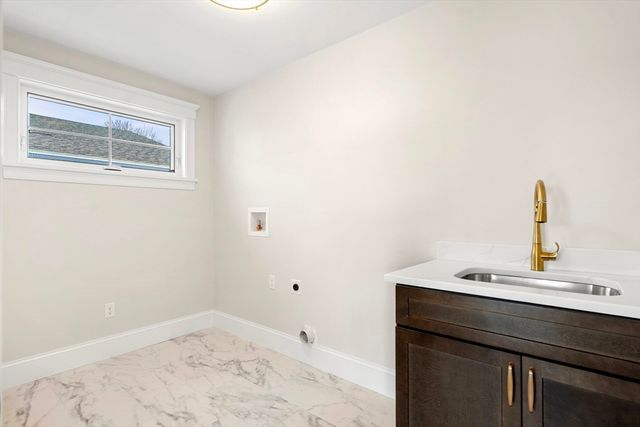 24 Fellows Rd 3, Ipswich, MA 01938