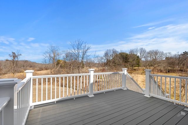 24 Fellows Rd 3, Ipswich, MA 01938