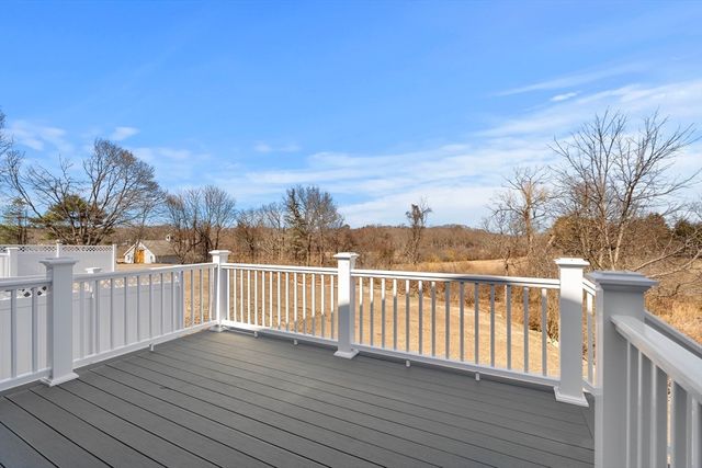 24 Fellows Rd 3, Ipswich, MA 01938