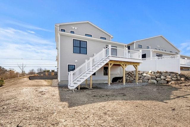 24 Fellows Rd 3, Ipswich, MA 01938