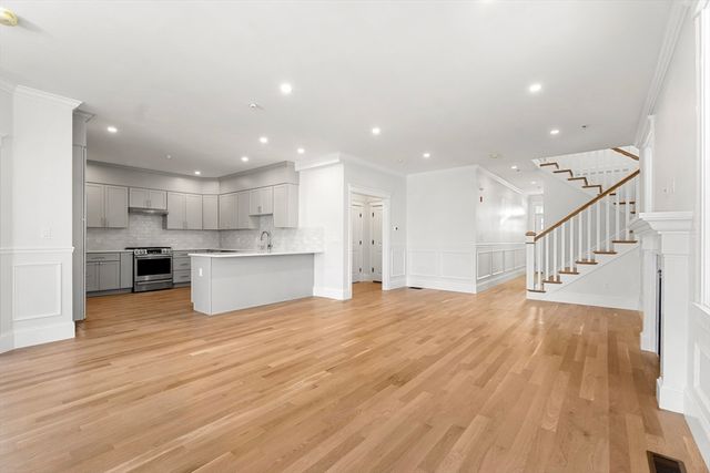 24 Fellows Rd 3, Ipswich, MA 01938