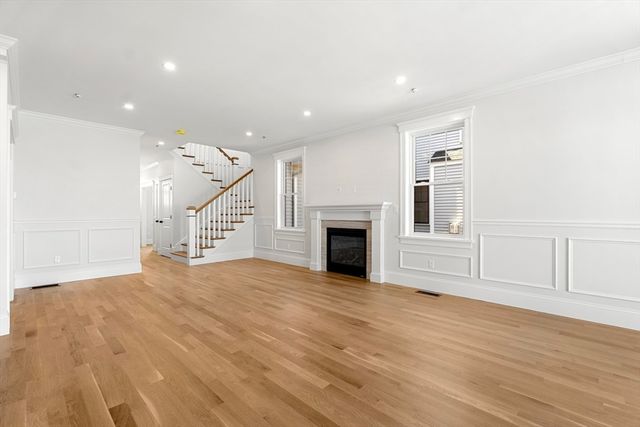 24 Fellows Rd 3, Ipswich, MA 01938