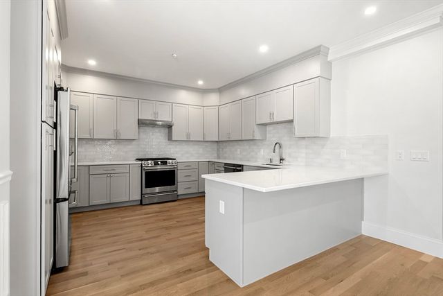 24 Fellows Rd 3, Ipswich, MA 01938