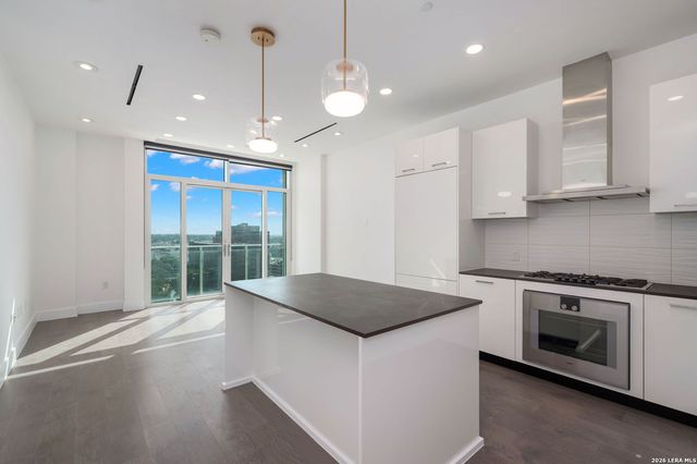123 Lexington Ave Apt 1303, San Antonio, TX 78205