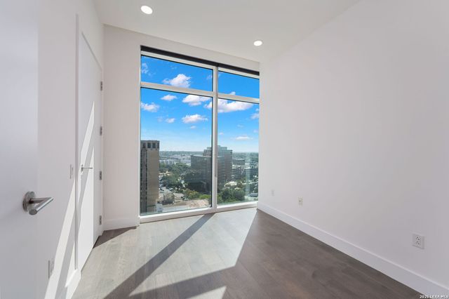 123 Lexington Ave Apt 1303, San Antonio, TX 78205