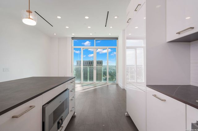 123 Lexington Ave Apt 1303, San Antonio, TX 78205