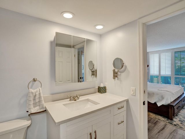 3051 NE 48th Street 205, Fort Lauderdale, FL 33308