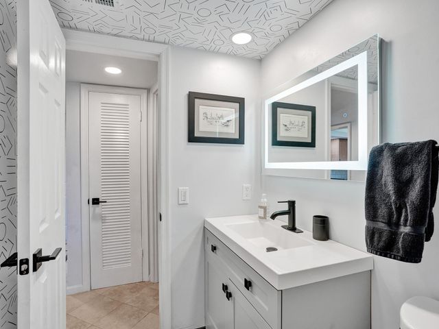 3051 NE 48th Street 205, Fort Lauderdale, FL 33308