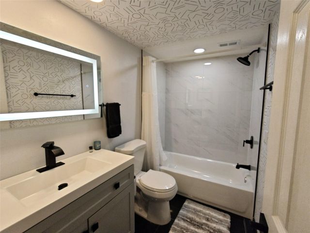 3051 NE 48th Street 205, Fort Lauderdale, FL 33308