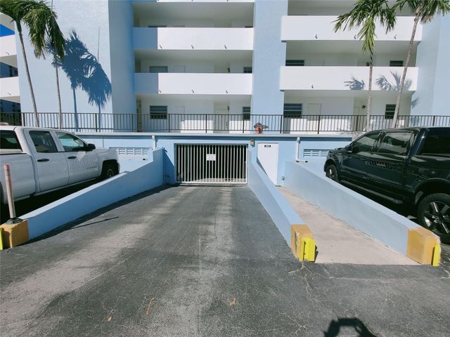3051 NE 48th Street 205, Fort Lauderdale, FL 33308