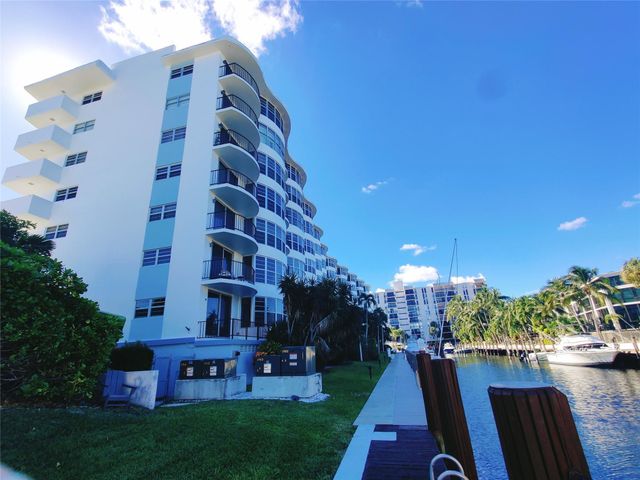 3051 NE 48th Street 205, Fort Lauderdale, FL 33308