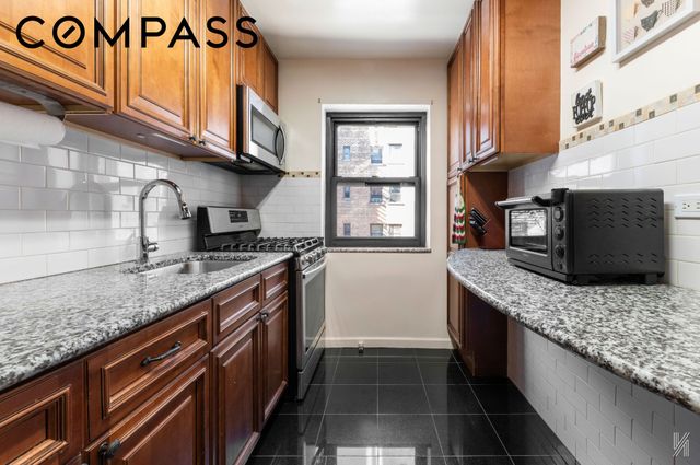 3410 94th St Apt 3D, New York City, NY 11372