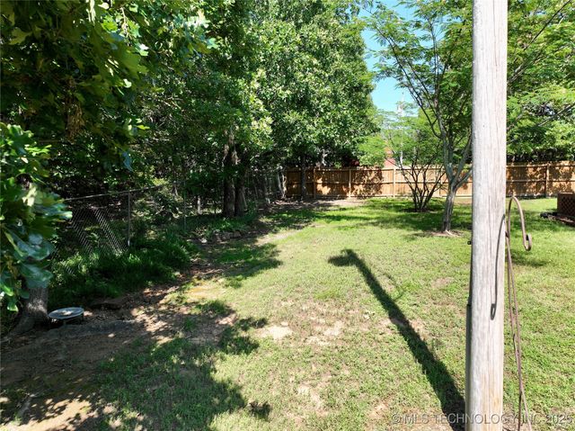 46 Acorn Street, Eufaula, OK 74432