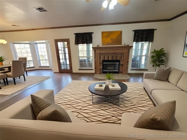 46 Acorn Street, Eufaula, OK 74432