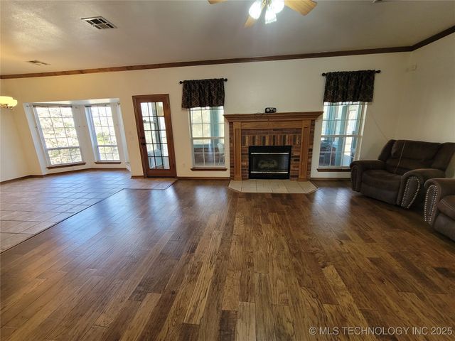 46 Acorn Street, Eufaula, OK 74432