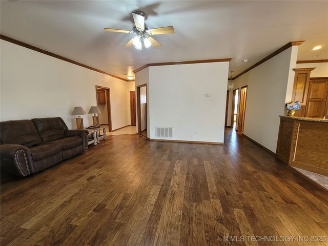 46 Acorn Street, Eufaula, OK 74432