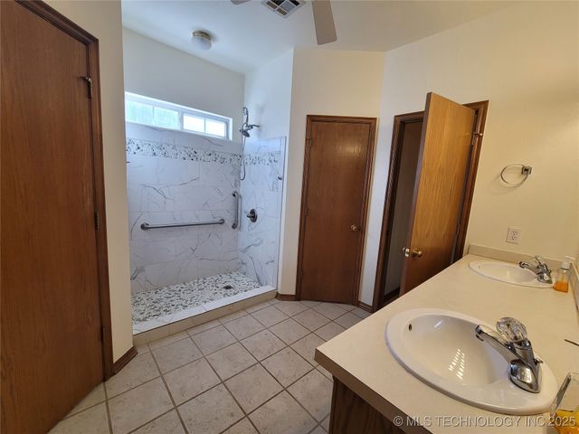 46 Acorn Street, Eufaula, OK 74432