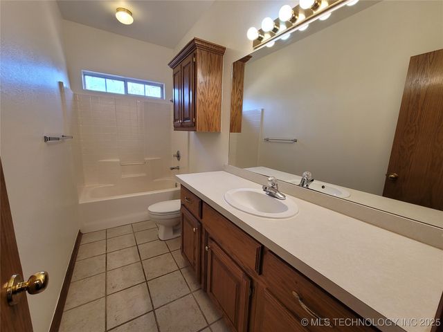 46 Acorn Street, Eufaula, OK 74432