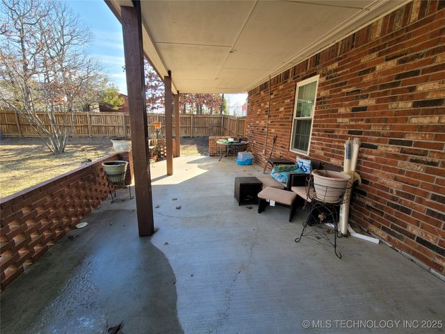 46 Acorn Street, Eufaula, OK 74432