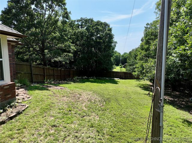 46 Acorn Street, Eufaula, OK 74432