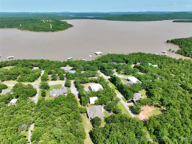 46 Acorn Street, Eufaula, OK 74432