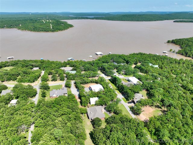 46 Acorn Street, Eufaula, OK 74432