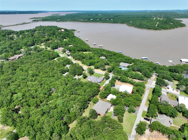 46 Acorn Street, Eufaula, OK 74432