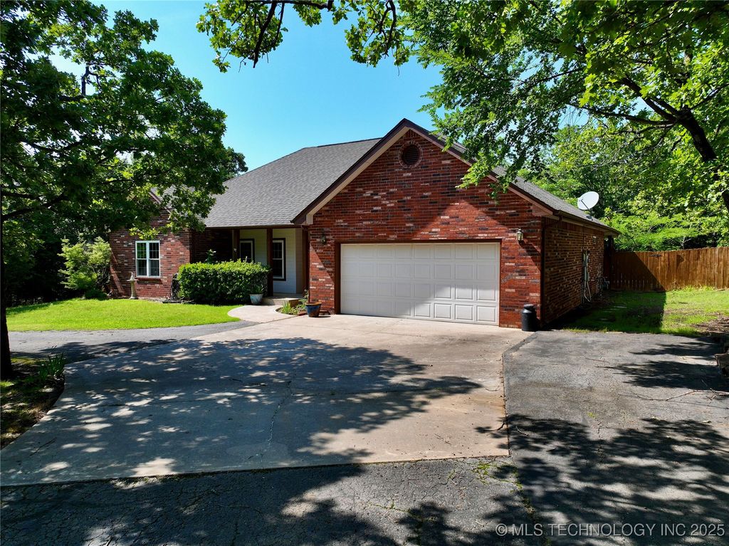 46 Acorn Street, Eufaula, OK 74432