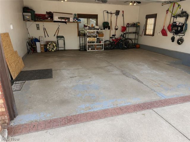 2042 Coit Drive NW, Warren, OH 44485