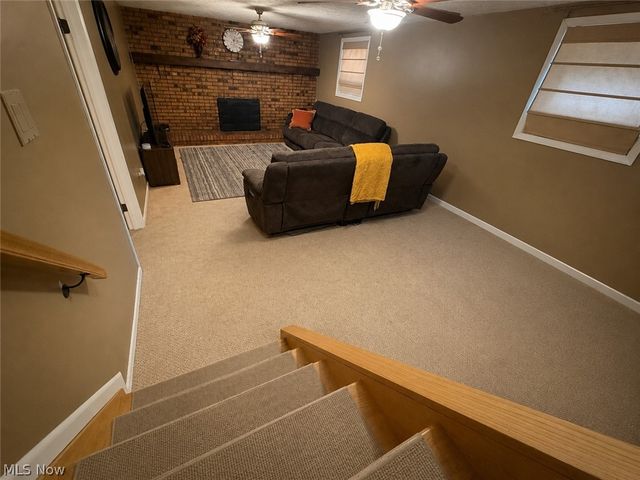 2042 Coit Drive NW, Warren, OH 44485