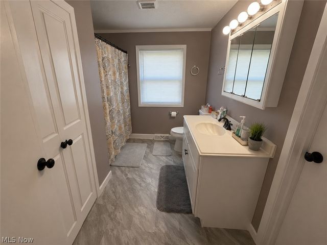 2042 Coit Drive NW, Warren, OH 44485