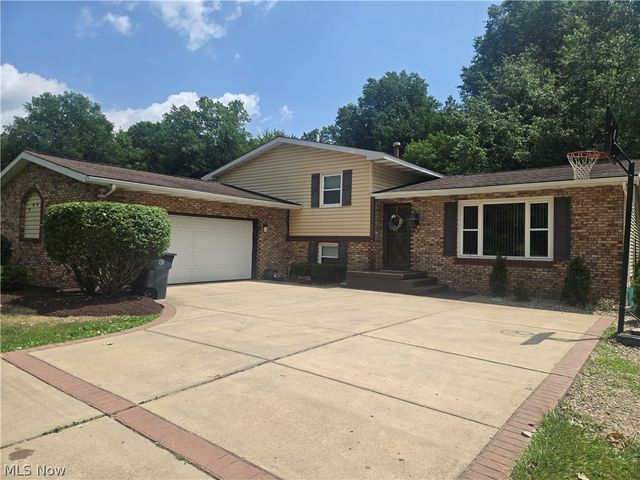 2042 Coit Drive NW, Warren, OH 44485