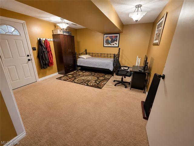 2042 Coit Drive NW, Warren, OH 44485