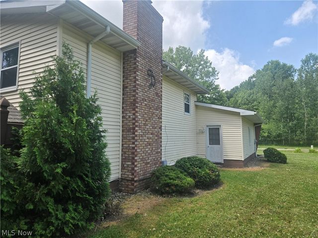 2042 Coit Drive NW, Warren, OH 44485