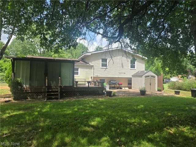 2042 Coit Drive NW, Warren, OH 44485