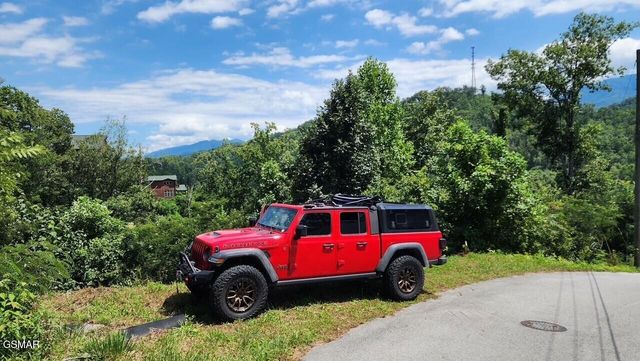 335 W Pinnacle Drive, Gatlinburg, TN 37738