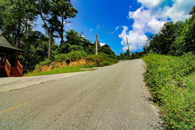 335 W Pinnacle Drive, Gatlinburg, TN 37738